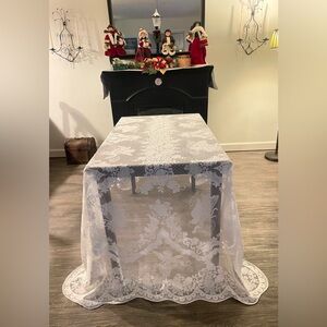 Christmas Angel Lace Tablecloth w Roses White 69x102